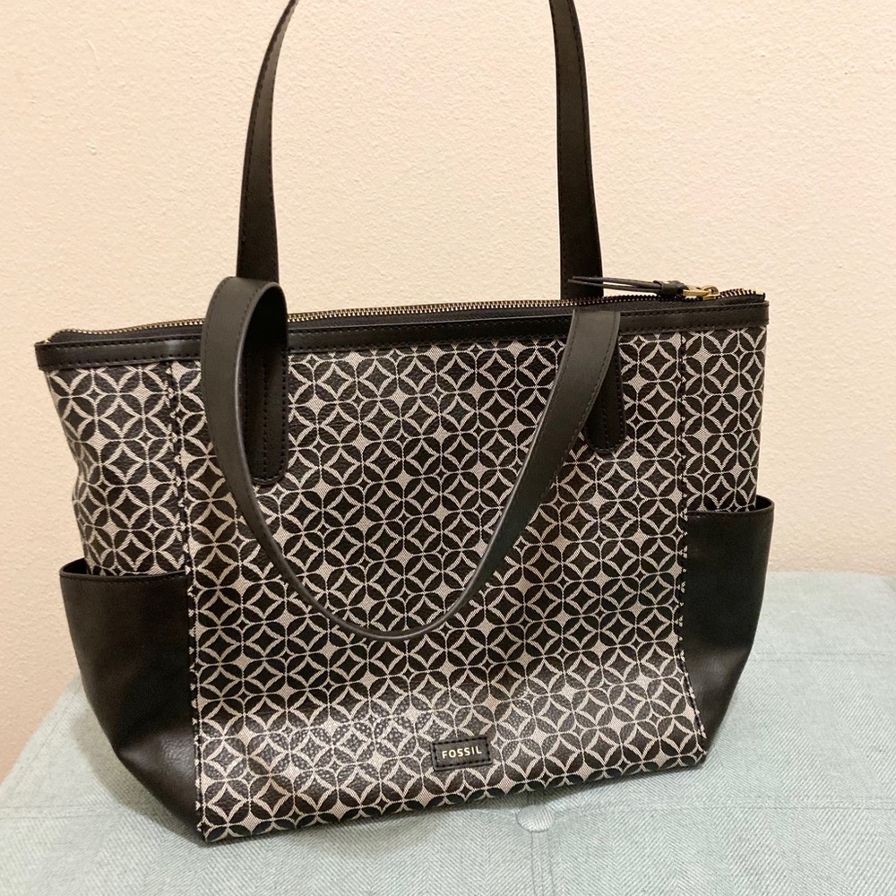 NWOT | Fossil black patterned handbag 👜